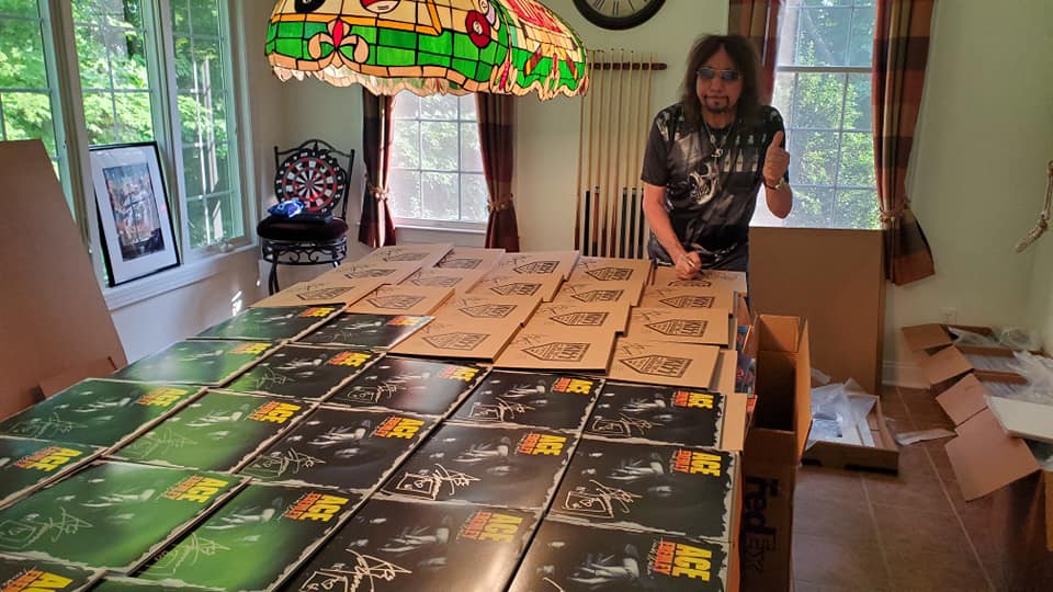 KISS ACE FREHLEY Signed GREATEST HITS LIVE LP Autograph
