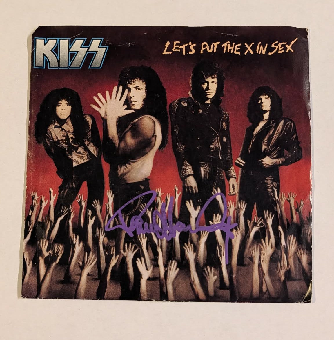 KISS アルバム 11枚ほか KISS、人気公式ライヴ・ブートレグ・シリーズ新作『オフ・ザ・サウンド